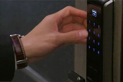 指紋識別藍(lán)牙智能車鎖設(shè)計